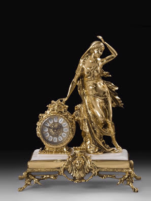 Tượng thiếu nữ đứng và chiếc đồng hồ để bàn Virtus-5410