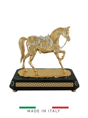 Vật trang trí hình con ngựa mạ vàng yên cương bằng bột đá đế gỗ Goldline Italia - 2680G-SS/BLM1-A
