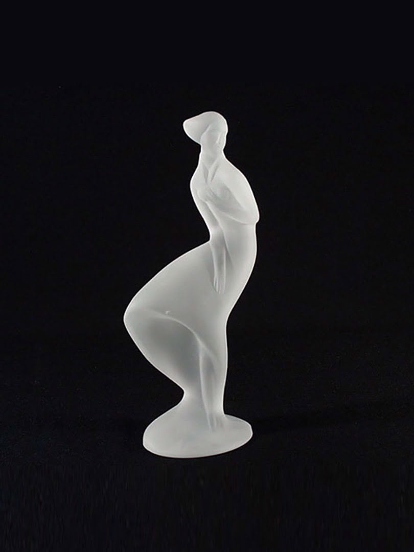 Tượng pha lê cô gái trước gió Tom Bohemia