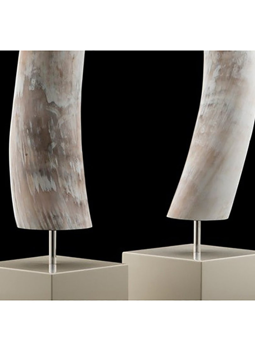 Vật trang trí bằng sừng  ARCAHORN 1601C ( Đứng)