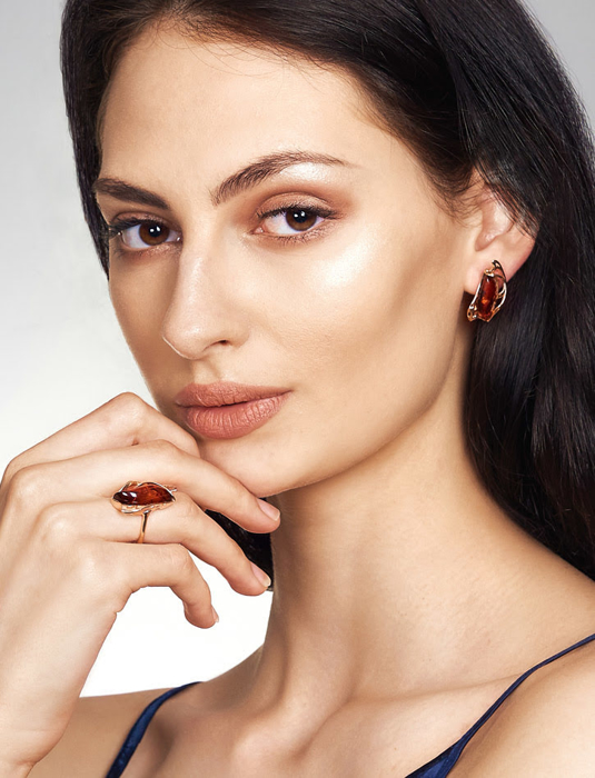 Bông tai trang sức Amber Jewelry bạc 22K đính đá hổ phách màu cognac (illusion) phủ vàng - 710110031